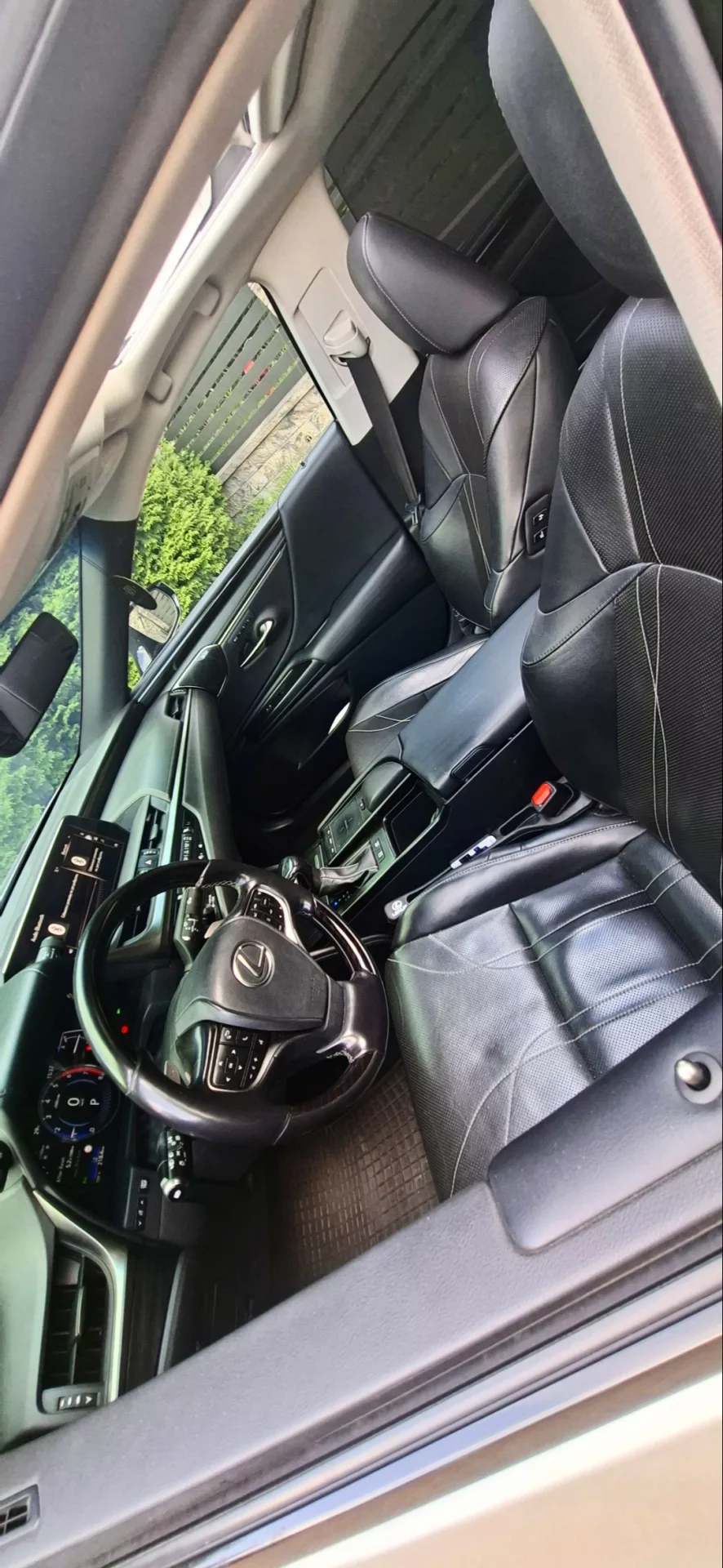 Lexus ES300h  wewnątrz zdjęcie wyposażenia z przodu pojazdu